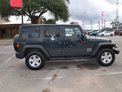 Used 2018 Jeep Wrangler Unlimited Sport S image 6