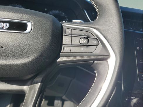 Certified 2025 Jeep Grand Cherokee Altitude image 29