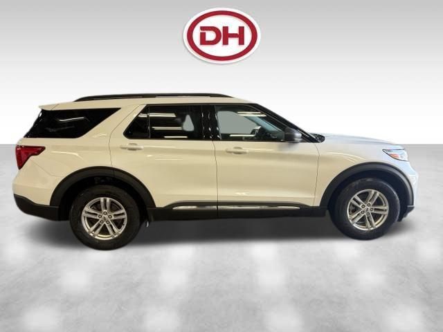 Used 2022 Ford Explorer XLT w/ Equipment Group 202A AWD/4WD image 2