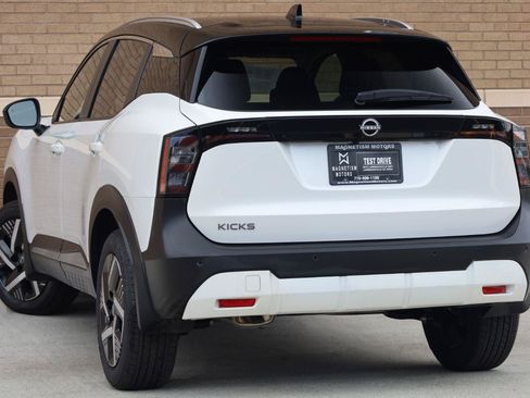 Used 2026 Nissan Kicks SV w/ SV Premium Package FWD image 11