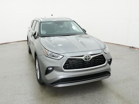New 2026 Toyota Highlander Platinum image 31