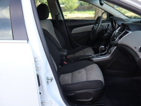 Used 2012 Chevrolet Cruze LS FWD image 22