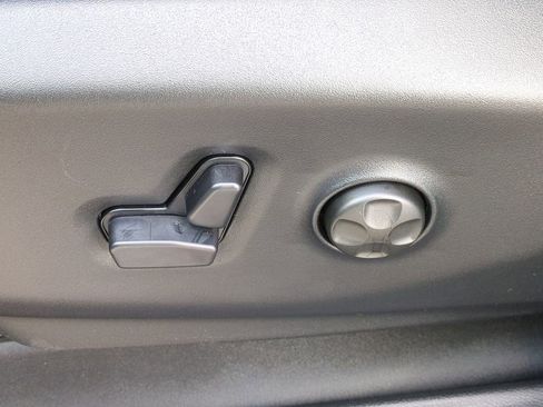New 2026 Chrysler Pacifica Select FWD image 21