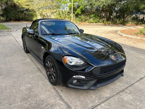 Used 2018 FIAT 124 Spider Abarth image 2