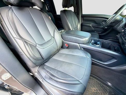 Used 2019 Nissan Titan SV w/ SV Convenience Package AWD/4WD image 31