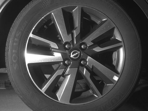 Used 2025 Nissan Versa SV FWD image 15