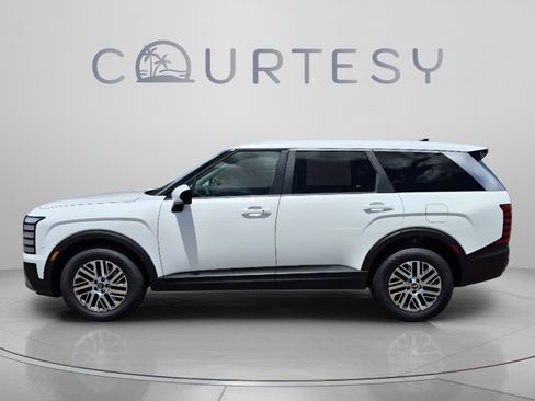 New 2027 Hyundai Palisade SE FWD image 2