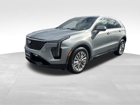 Used 2024 Cadillac XT4 Premium Luxury image 3