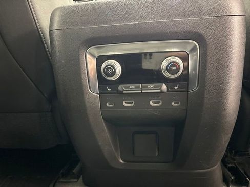 Used 2021 GMC Yukon XL SLT image 27