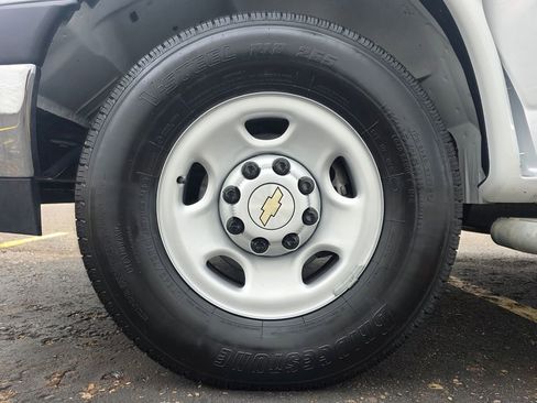 Used 2025 Chevrolet Express 2500 w/ Driver Convenience Package RWD image 23