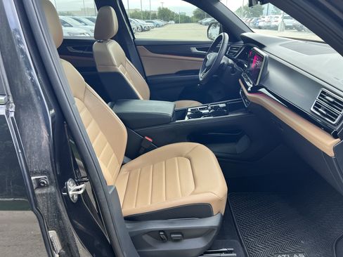 Certified 2024 Volkswagen Atlas Cross Sport SEL R-Line AWD/4WD image 28
