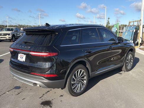 Used 2023 Lincoln Corsair Reserve w/ Equipment Group 202A image 4