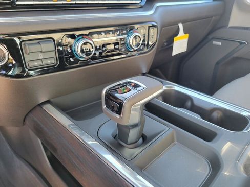 New 2026 GMC Sierra 1500 SLT image 22