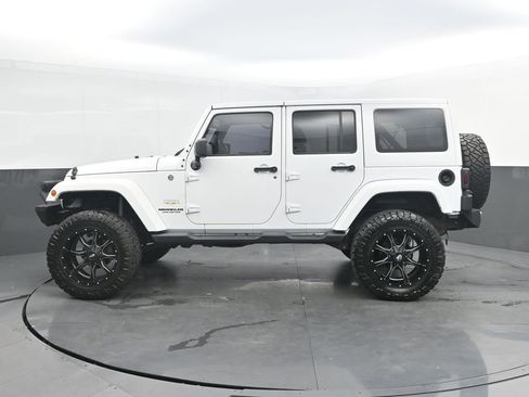 Used 2015 Jeep Wrangler Unlimited Sahara w/ Connectivity Group AWD/4WD image 2