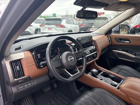 Used 2022 Nissan Pathfinder Platinum w/ Cargo Package image 13