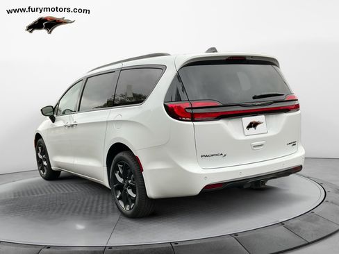 New 2026 Chrysler Pacifica Limited w/ S Appearance Package image 5