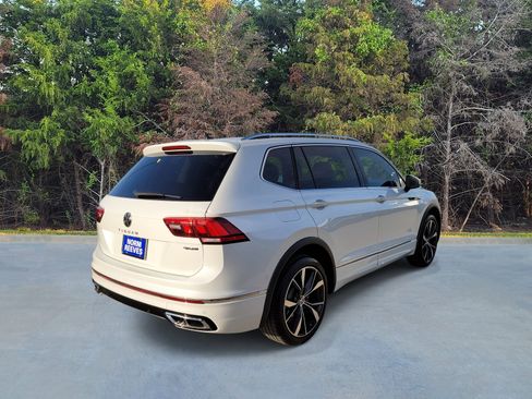 Used 2024 Volkswagen Tiguan SEL R-Line w/ MDO Package, Two-Row AWD/4WD image 17