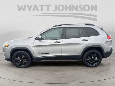 Used 2019 Jeep Cherokee Latitude Plus AWD/4WD image 2
