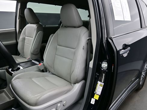 Used 2020 Toyota Sienna XLE FWD image 10