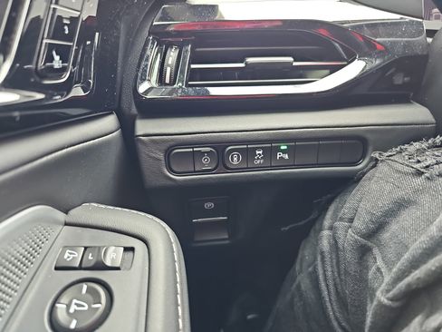 Certified 2025 Acura MDX FWD w/ Technology Package image 27