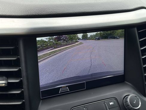 Used 2023 GMC Acadia SLE w/ Driver Convenience Package FWD image 22