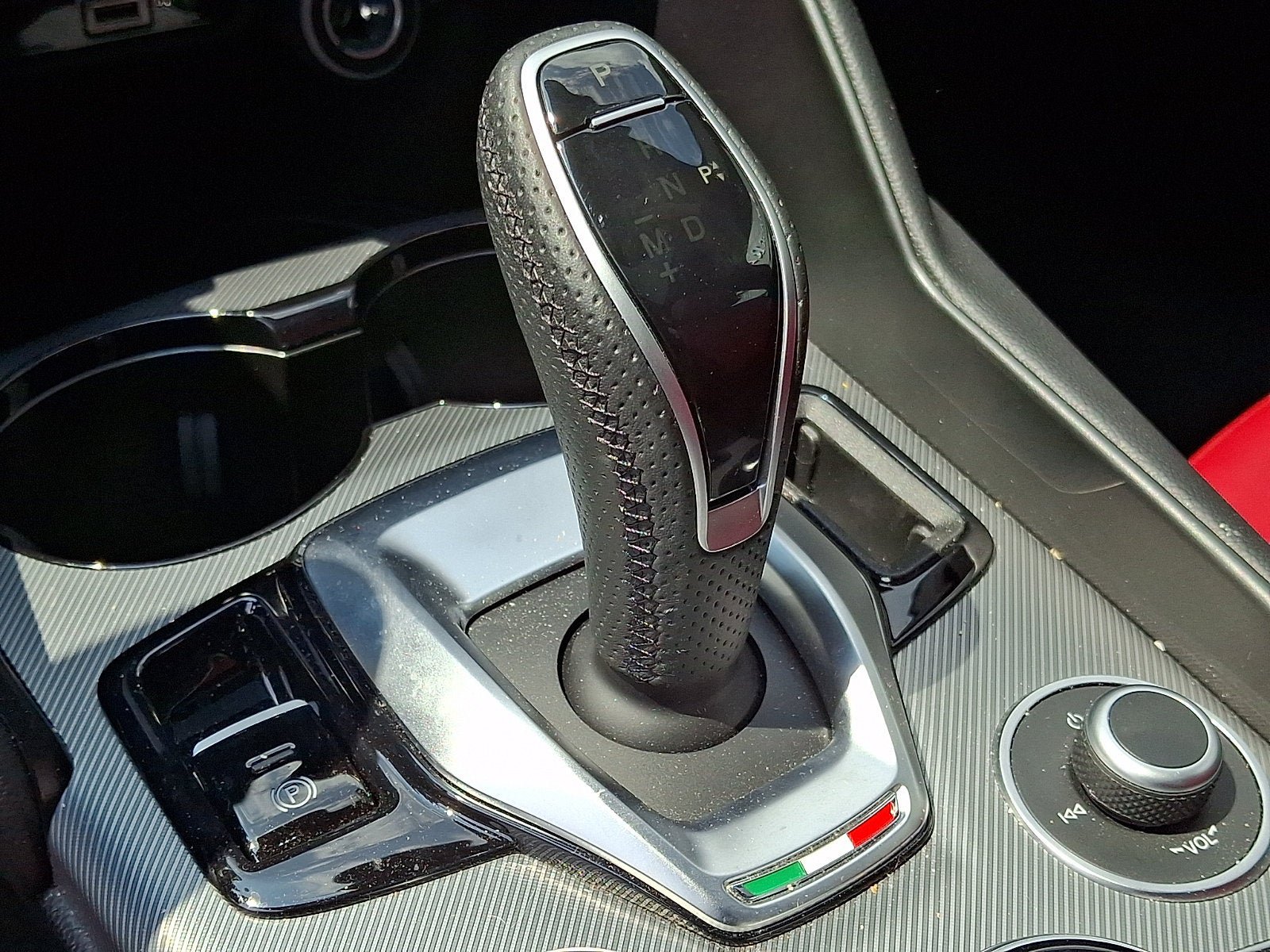 Used 2024 Alfa Romeo Giulia Ti w/ Performance Driving Package AWD/4WD image 17