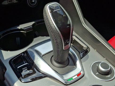 Used 2024 Alfa Romeo Giulia Ti w/ Performance Driving Package AWD/4WD image 17