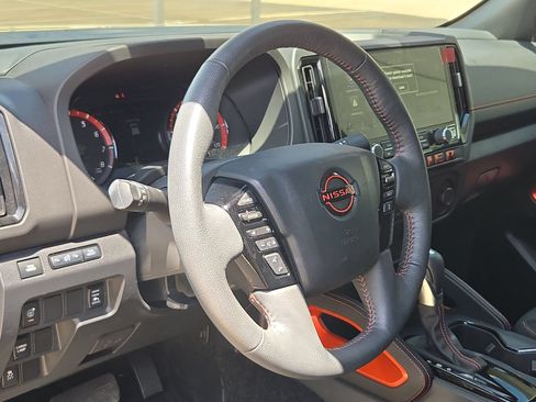 Used 2025 Nissan Frontier Pro-X w/ Pro Convenience Package RWD image 10
