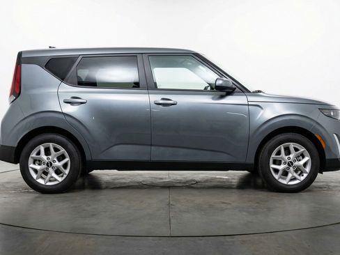 Used 2025 Kia Soul LX w/ LX Technology Package image 11