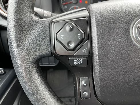 Used 2022 Toyota Tacoma SR w/ SR Convenience Package RWD image 17
