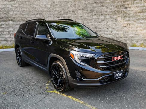 Used 2021 GMC Terrain SLT w/ Infotainment Package II image 2