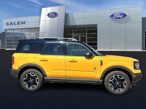 Certified 2022 Ford Bronco Sport Outer Banks w/ Tech Package AWD/4WD image 2