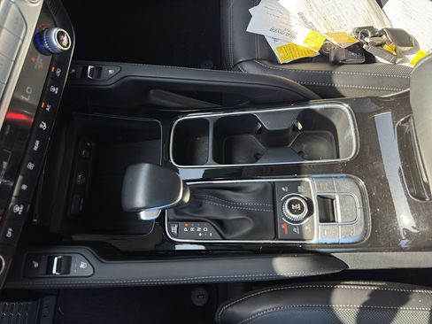 Used 2024 Kia Telluride SX Prestige AWD/4WD image 18