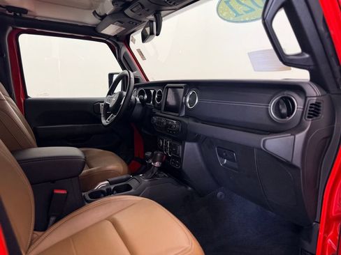 Used 2021 Jeep Wrangler Unlimited Sahara w/ Uconnect 4C Nav & Sound Group AWD/4WD image 18
