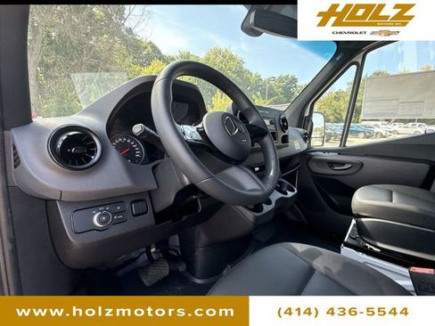 Used 2025 Mercedes-Benz Sprinter 2500 image 10