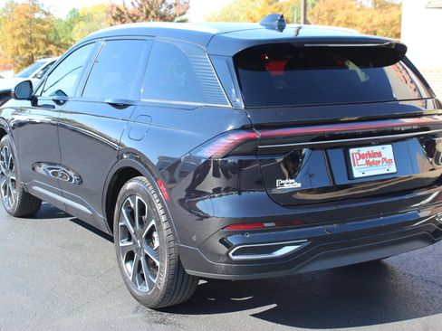 Used 2024 Lincoln Nautilus Reserve w/ Equipment Group 203A image 8