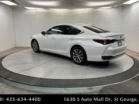 Used 2021 Lexus ES 300h w/ Accessory Package 2 image 3