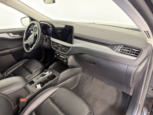 Used 2024 Ford Escape Platinum AWD/4WD image 9