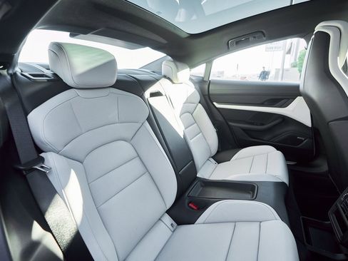 Used 2023 Porsche Taycan 4S w/ Premium Package image 41