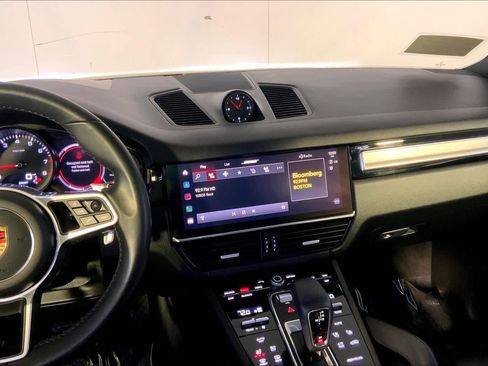Used 2022 Porsche Cayenne Platinum Edition image 16