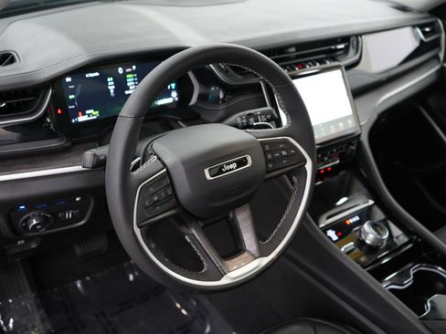 Used 2023 Jeep Grand Cherokee 4WD 4xe w/ Luxury Tech Group II image 21