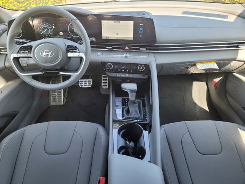 New 2025 Hyundai Elantra SEL image 14