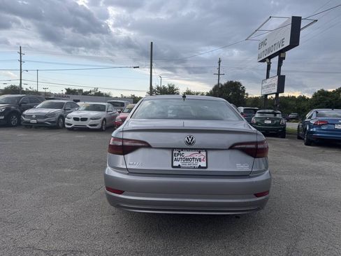 Used 2019 Volkswagen Jetta SE FWD image 6
