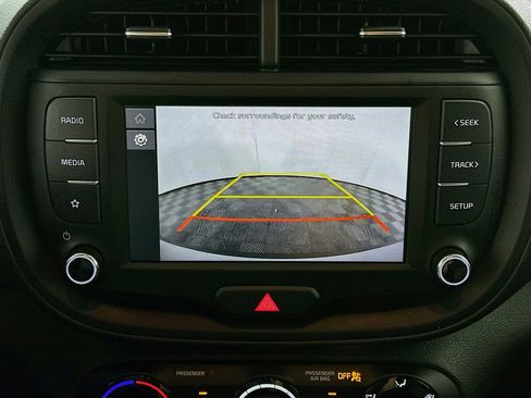 Used 2025 Kia Soul LX w/ LX Technology Package FWD image 22