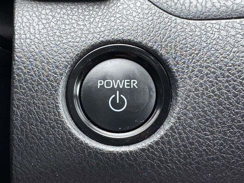 Used 2025 Toyota Camry SE FWD image 9
