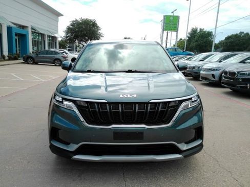Used 2024 Kia Carnival EX FWD image 2