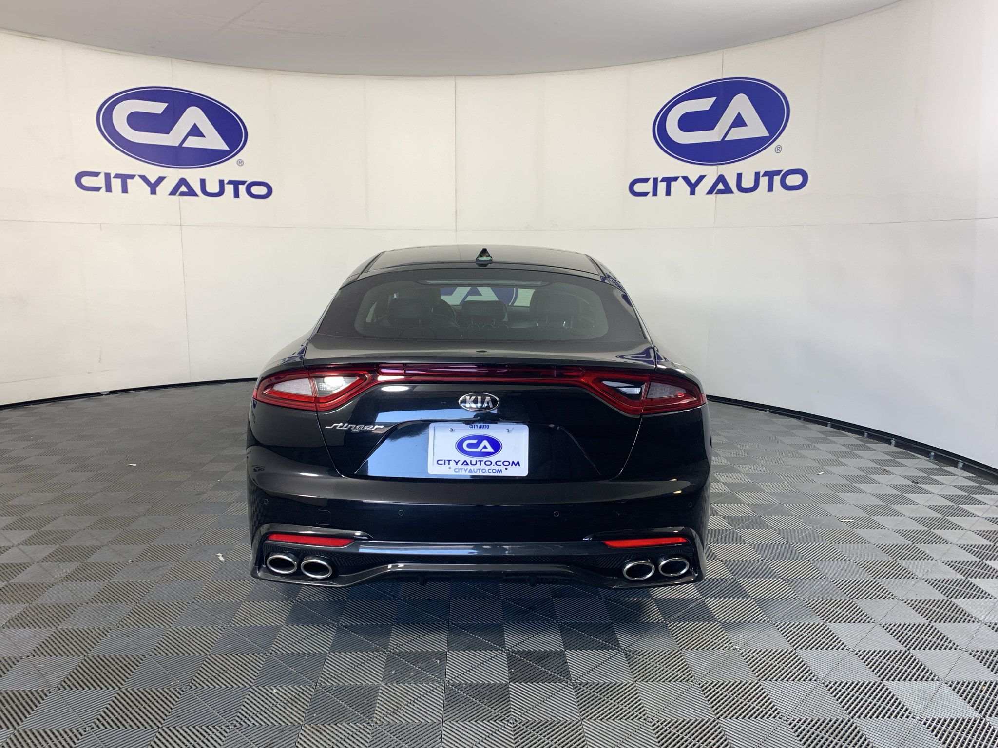Used 2018 Kia Stinger Premium RWD image 4