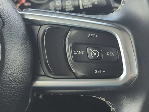 Used 2018 Jeep Wrangler Unlimited Sahara AWD/4WD image 14