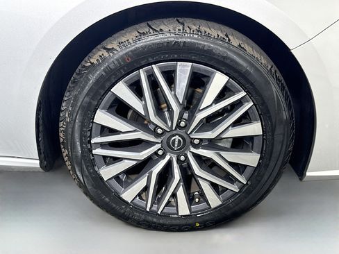 Used 2023 Nissan Altima 2.5 SV FWD image 32
