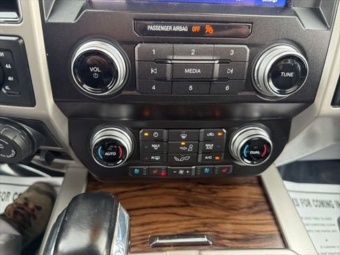 Used 2019 Ford F150 Lariat w/ Equipment Group 502A Luxury AWD/4WD image 24